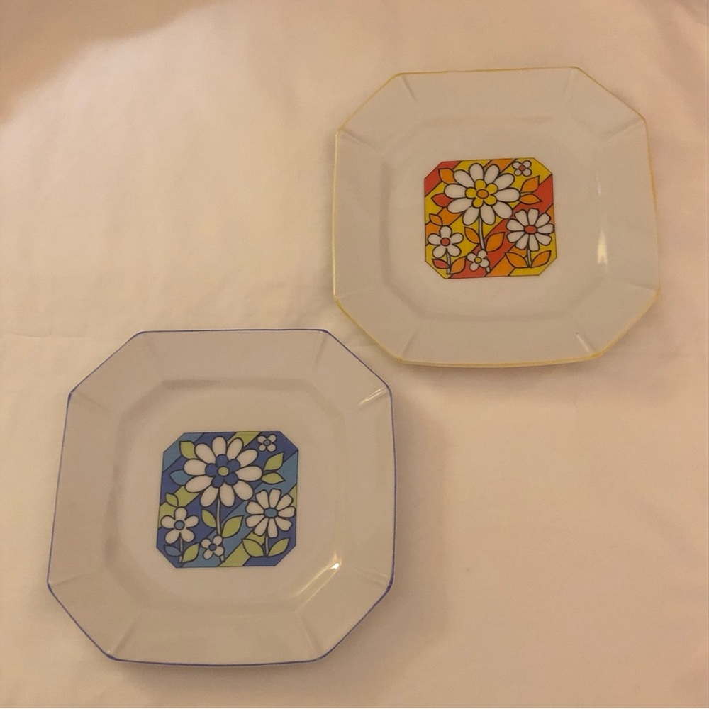 Flower Power 1960’s decorative Floral Octagon Dessert Plates - Blue and Yellow
